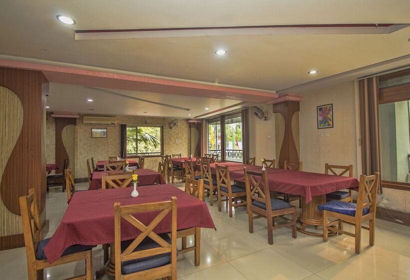 فندق Nandanik Palace By Oyo Rooms