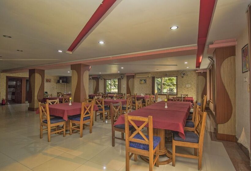 فندق Nandanik Palace By Oyo Rooms