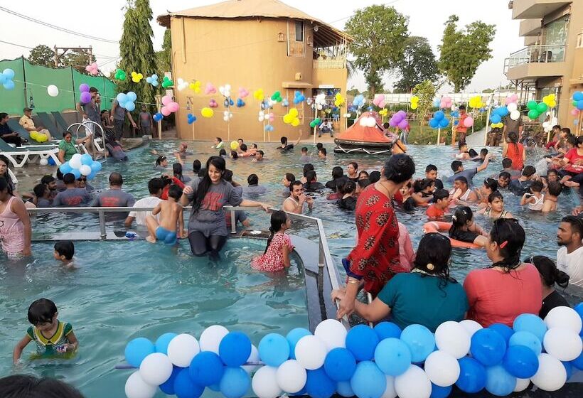 فندق Natraj & Resort