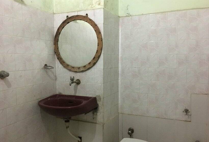 ホテル New White House Tikamgarh