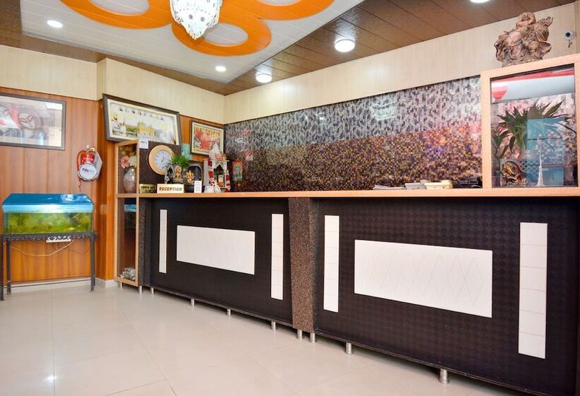 호텔 Palace Plaza By Oyo Rooms