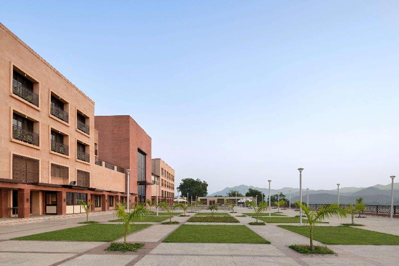 Отель Ramada Encore By Wyndham Statue Of Unity