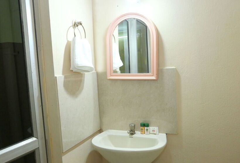 בית מלון כפרי Ramas Residency By Oyo Rooms