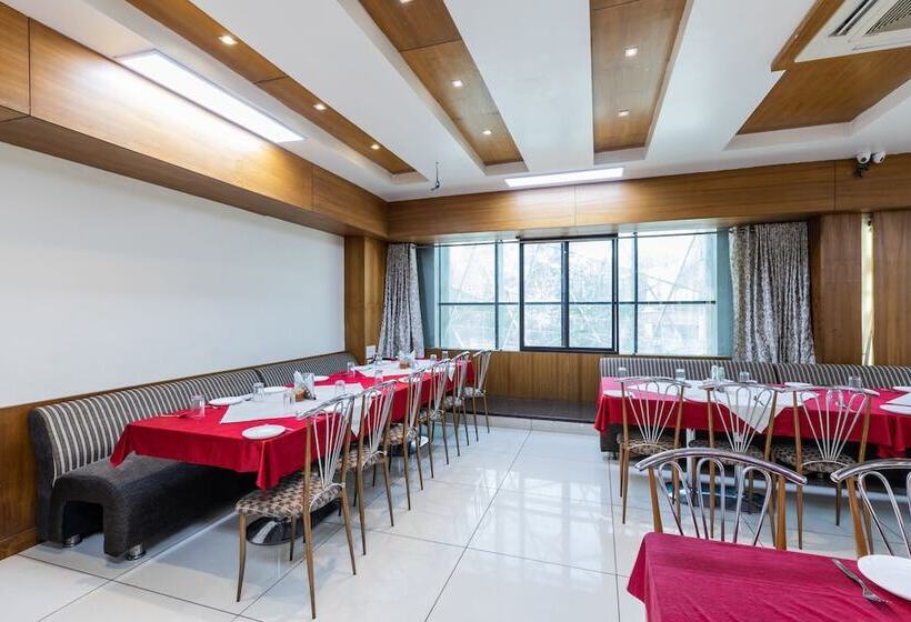 ホテル Shree Balaji Palace By Oyo Rooms