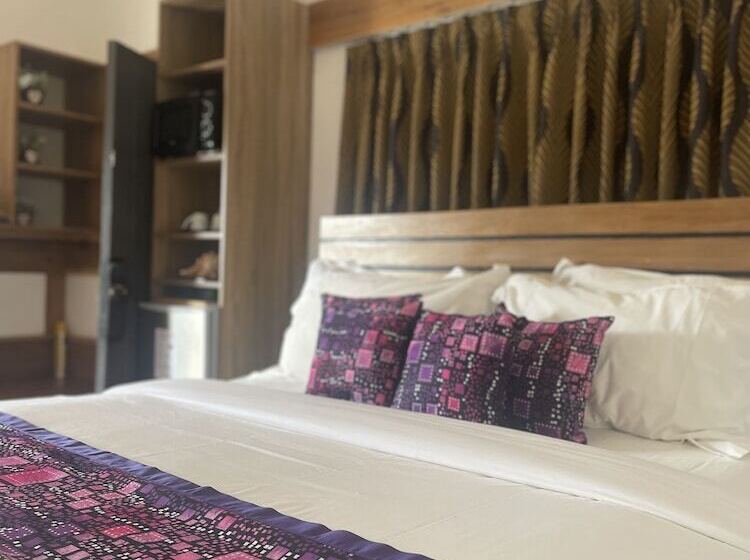 بنسيون Accruase Paradise