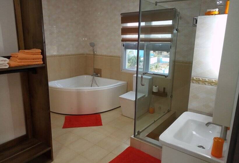 بنسيون Accruase Paradise