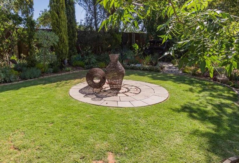 פנסיון Rustic Forest Guest House