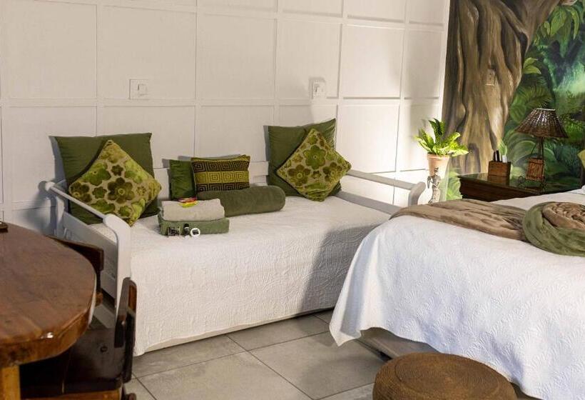 פנסיון Rustic Forest Guest House