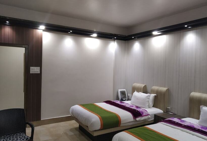 리조트 Ziro Palace Inn