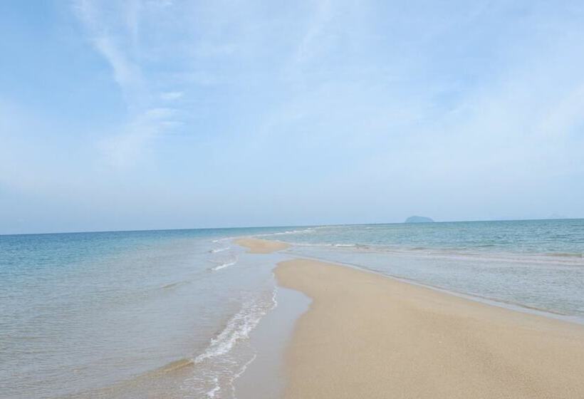 فندق The Camp Resort