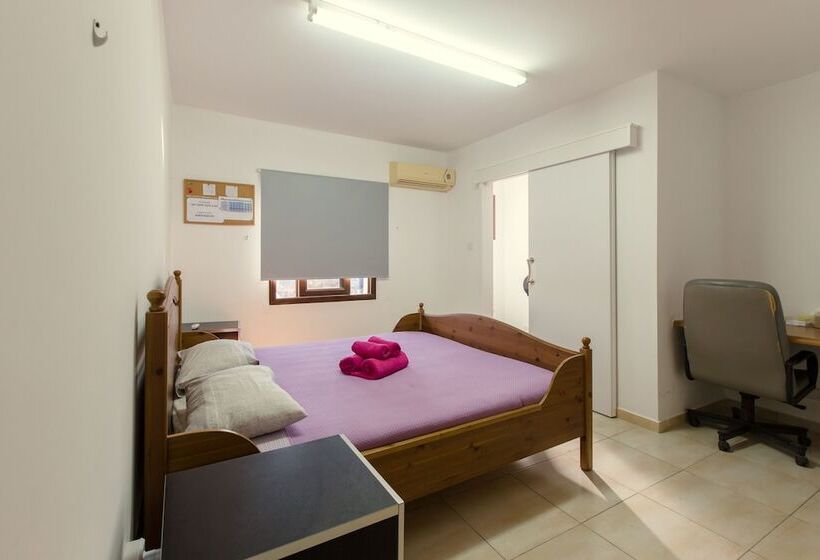 פנסיון Acticon Rooms Larnaca