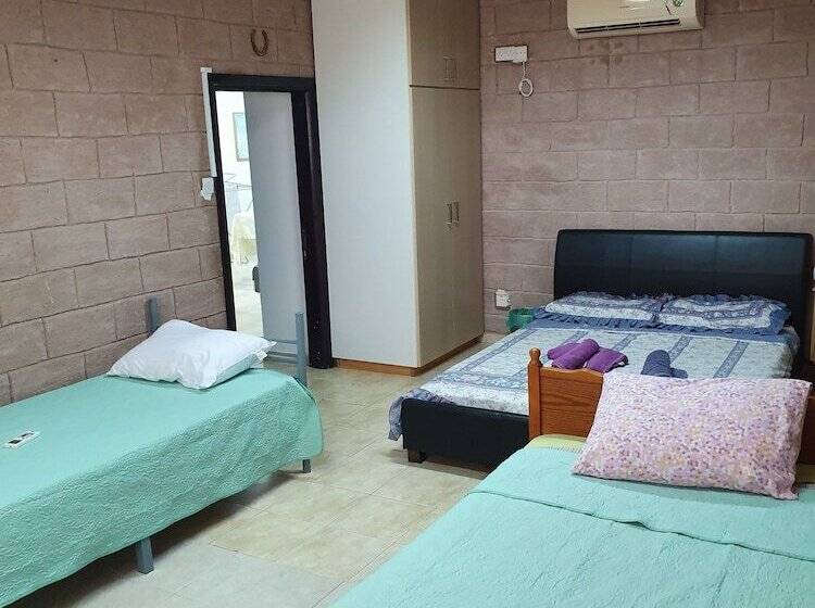 פנסיון Acticon Rooms Larnaca