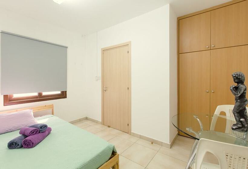 פנסיון Acticon Rooms Larnaca