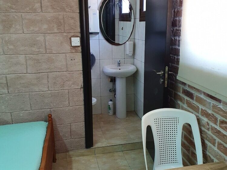 פנסיון Acticon Rooms Larnaca