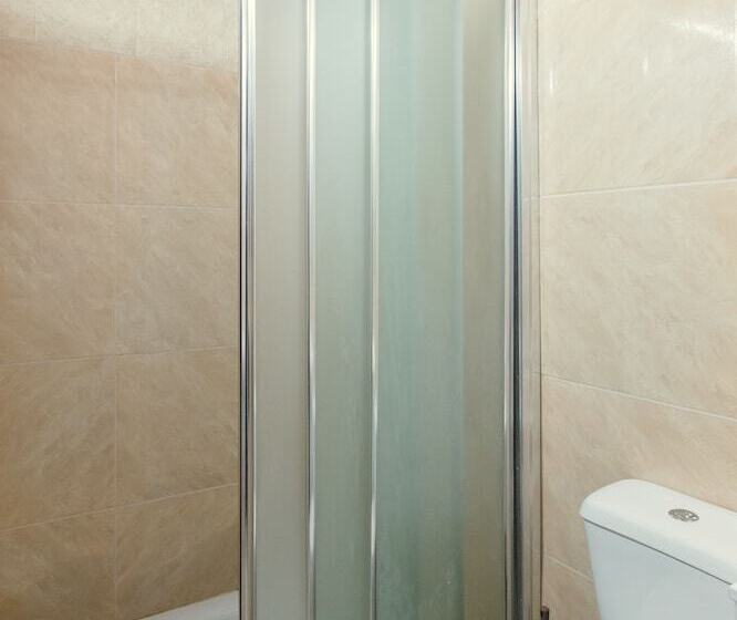 פנסיון Acticon Rooms Larnaca
