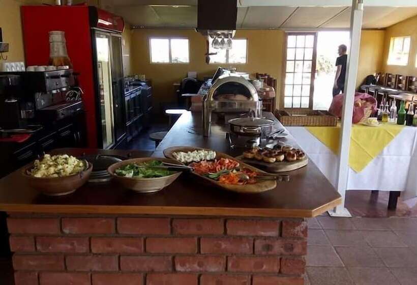 بنسيون Emoyeni Country Lodge