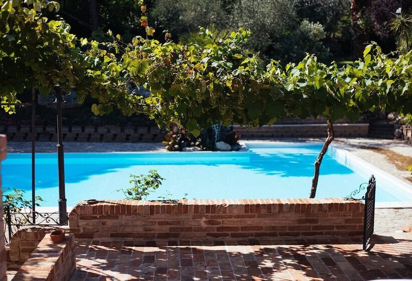 بنسيون Villa De Castelletta