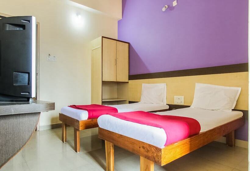 Spot On 49517 Hotel Hoysala Deluxe Lodging & Restaurant