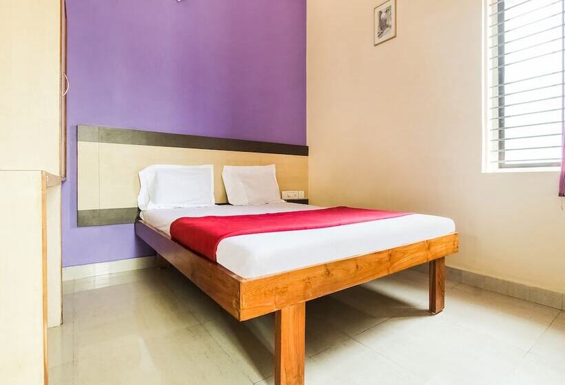 Spot On 49517 Hotel Hoysala Deluxe Lodging & Restaurant