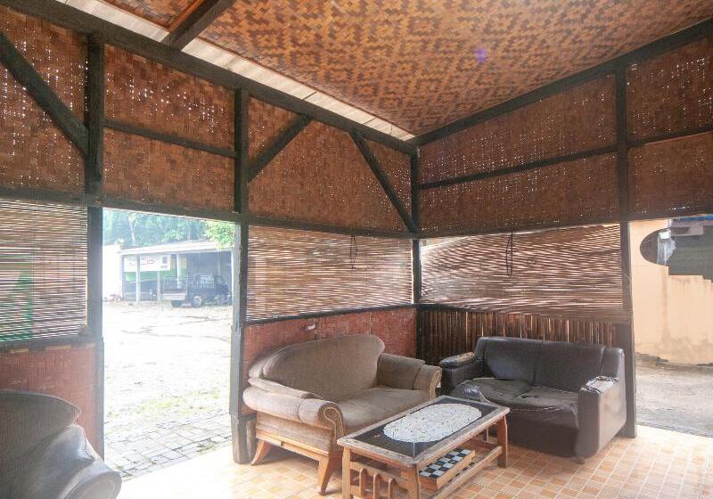ユースホステル Spot On 2501 Rendy Putra Malingping