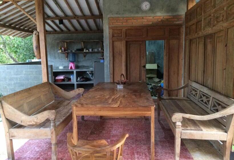 ベッドアンドブレックファースト Watukarung Ristu Homestay