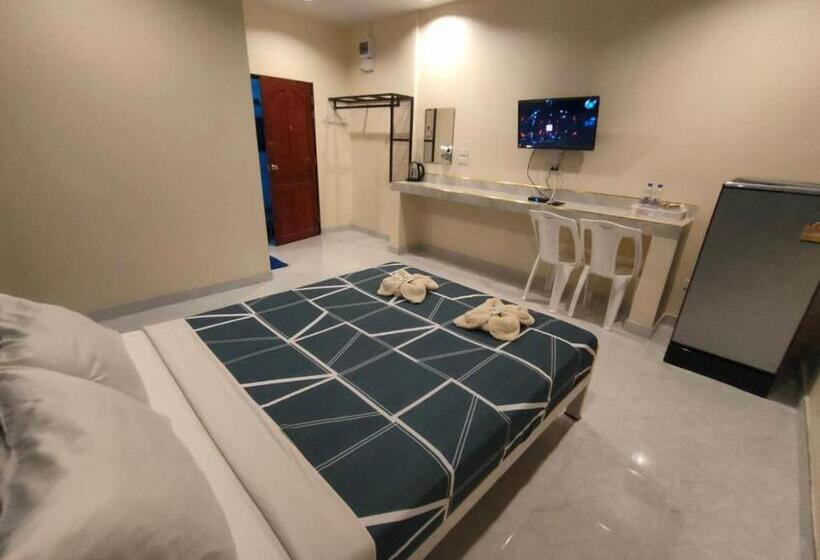 هتل Banana Resort Sadao