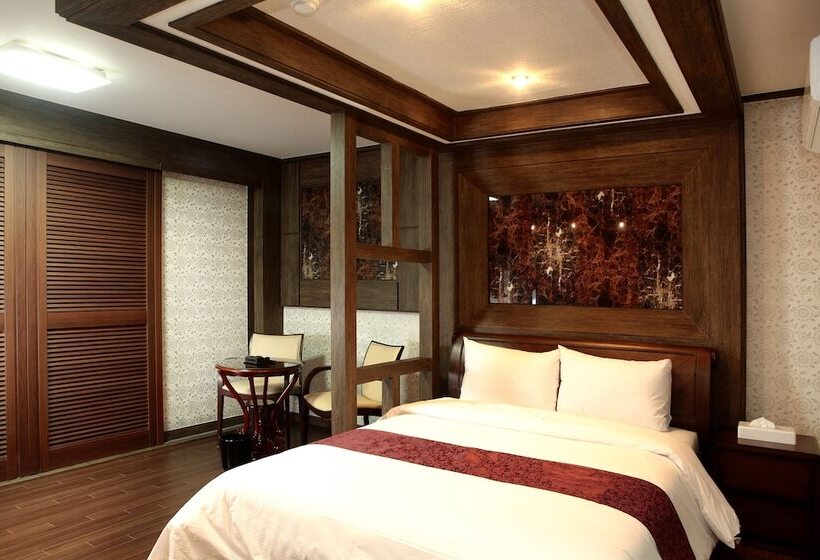 Отель Ritz Castle Resort