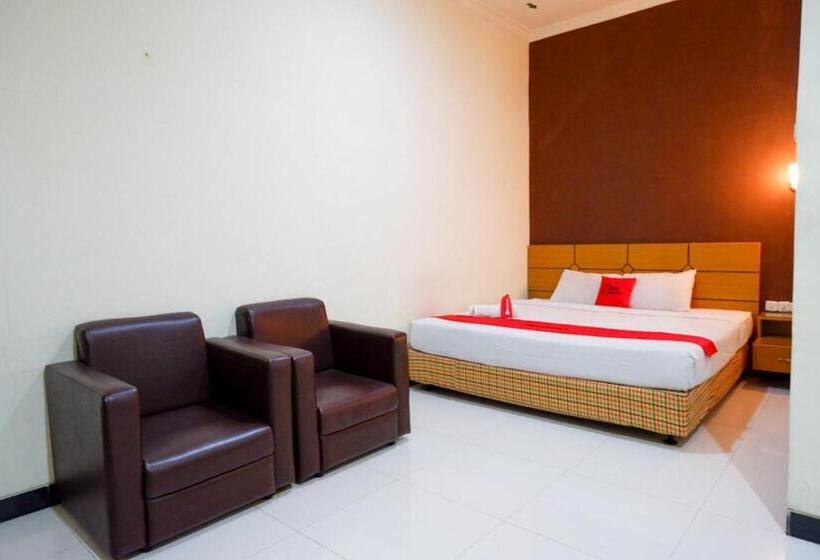 پانسیون Reddoorz Near Monumen Habibi Ainun