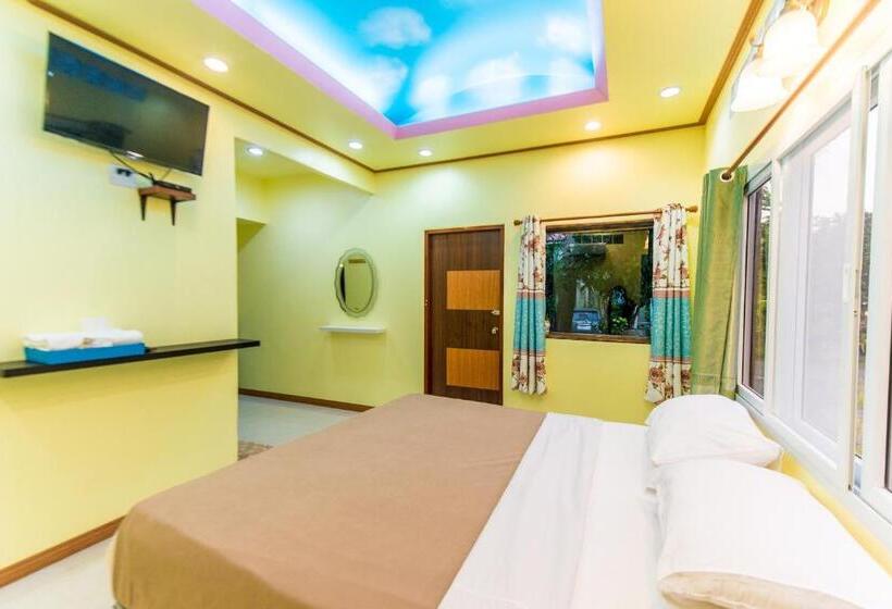 هتل Poomvarin Resort
