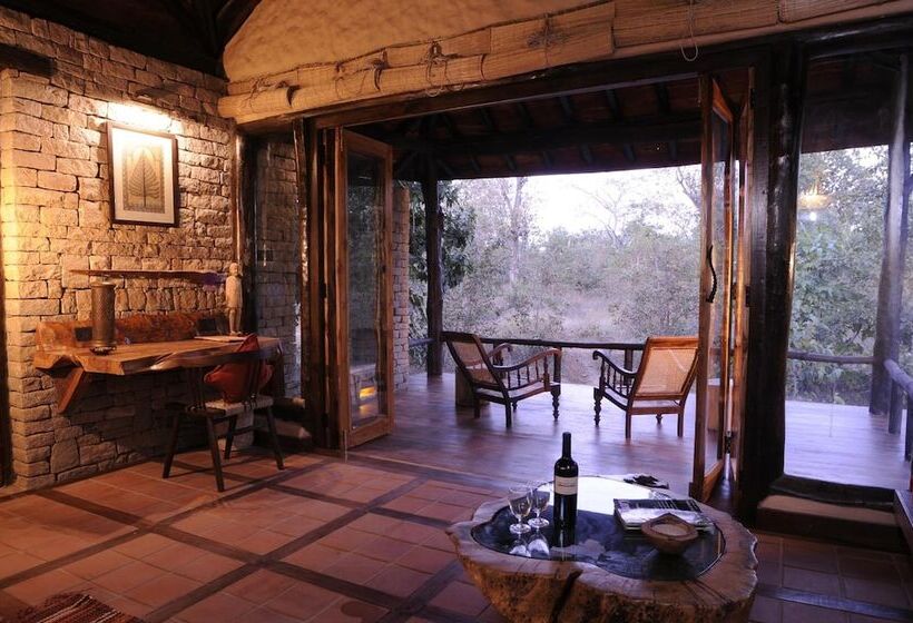 호텔 Pugdundee Safaris  Kanha Earth Lodge