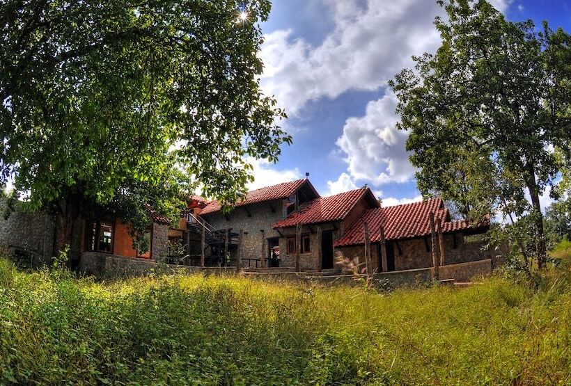 호텔 Pugdundee Safaris  Kanha Earth Lodge