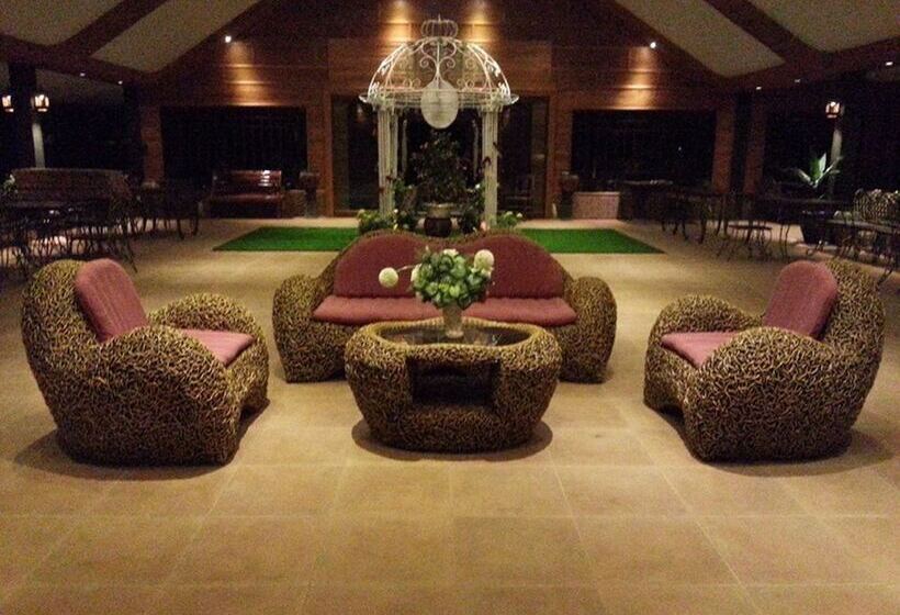 هتل The Farm Resort And Restaurant
