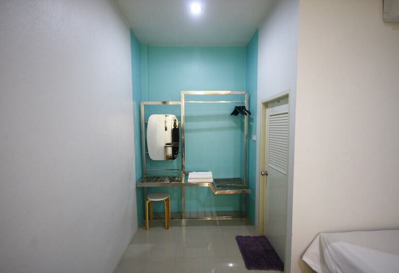 هتل The Resort Kabinburi