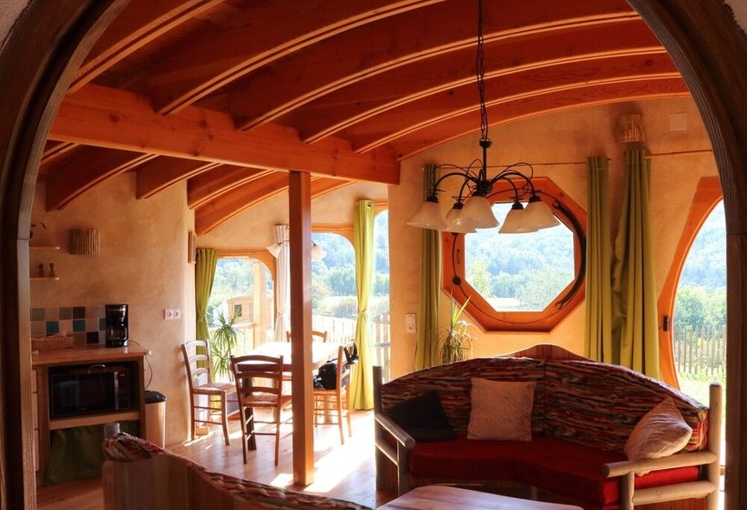 بنسيون Fount De Cousteno