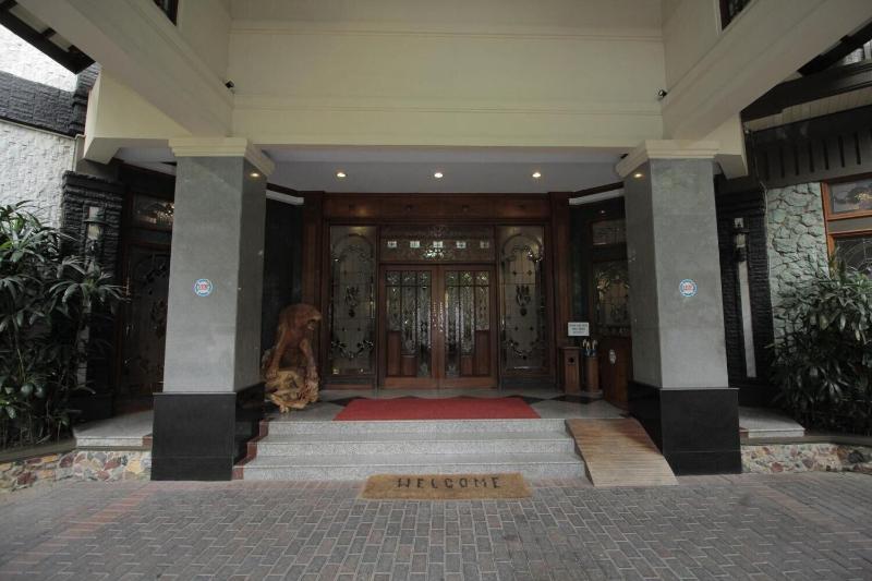 Hotell Sapta Nawa Resort 1 Gresik