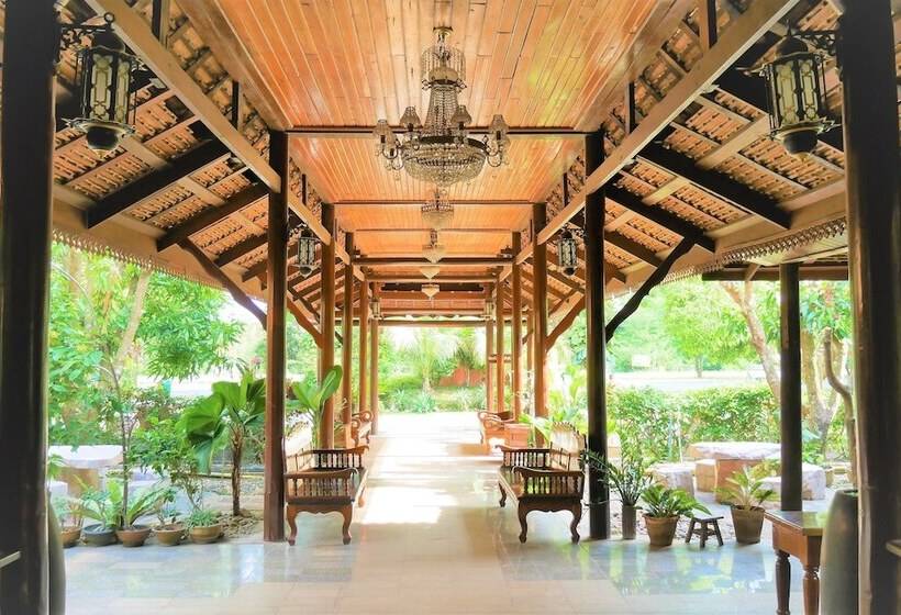 فندق Jittrasrom Resort