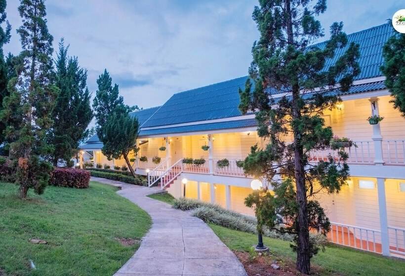 هتل Phukaew Resort & Adventure Park