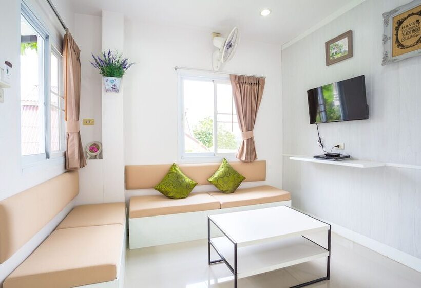 هتل Phukaew Resort & Adventure Park