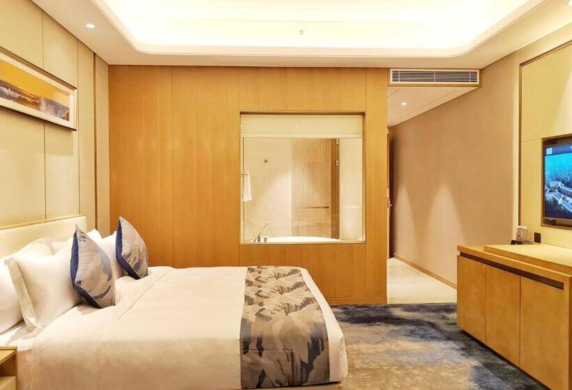 فندق Ramada Plaza By Wyndham Dongxing City Center