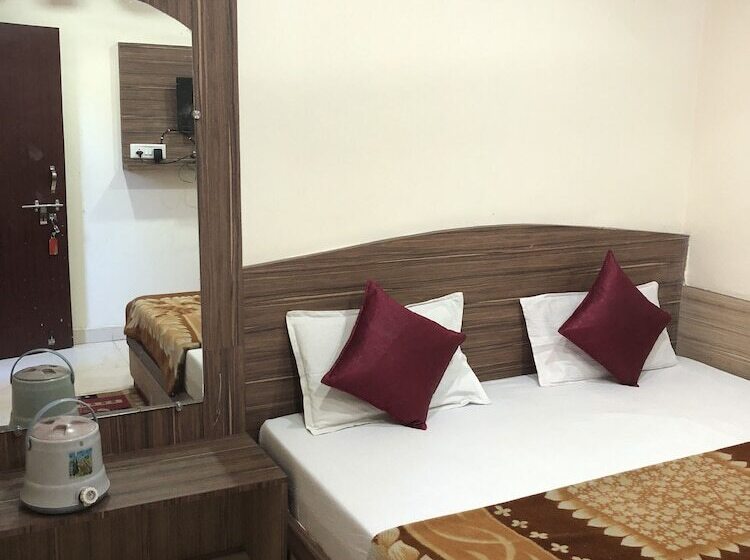 Отель Satpura Safari