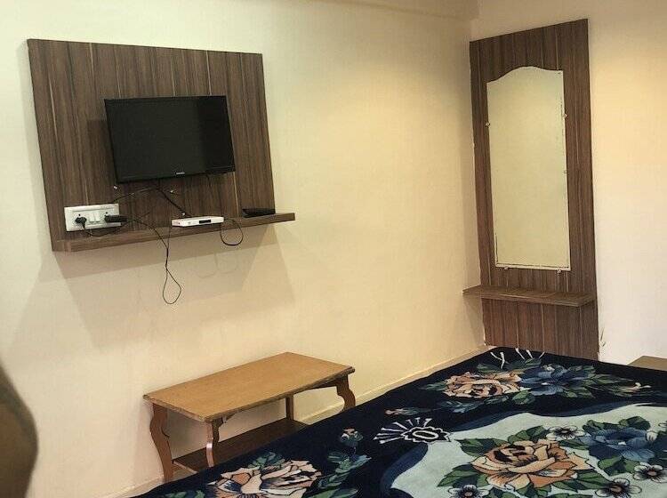 Отель Satpura Safari