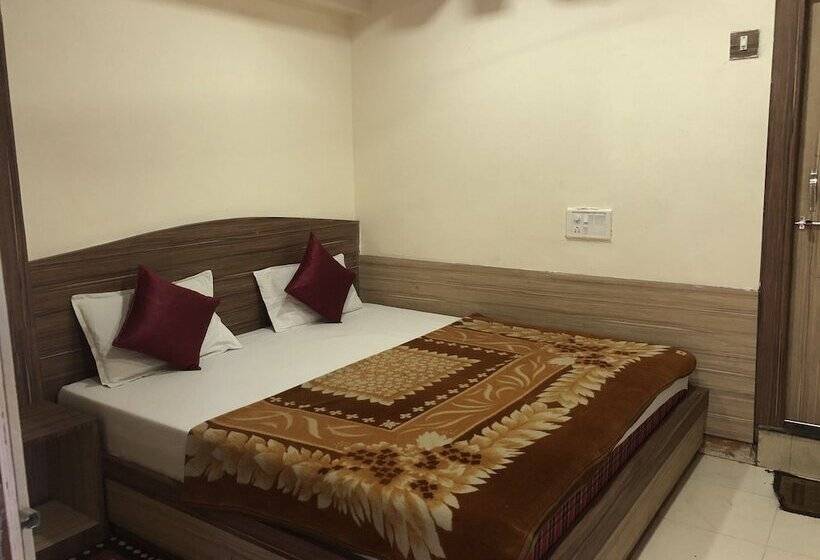 Отель Satpura Safari