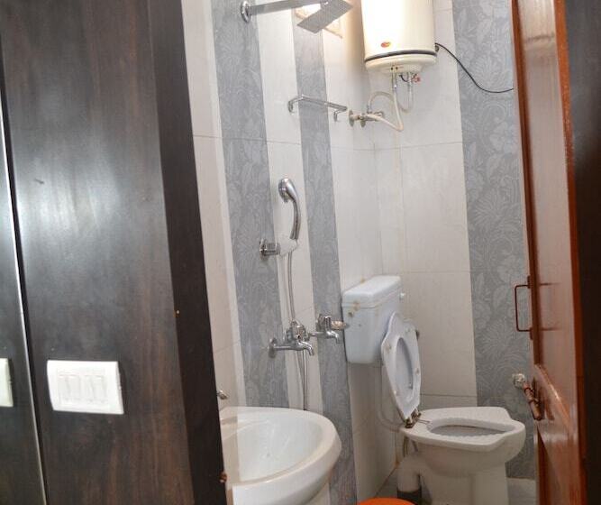 Отель Satpura Safari