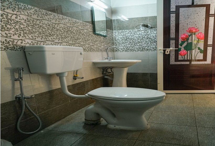 مبيت وإفطار Cardamam County By Oyo Rooms