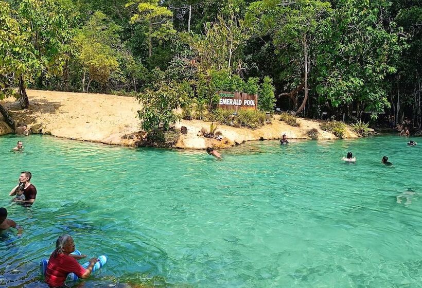 فندق Brown Andaman  Krabi