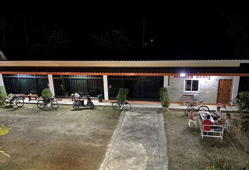 فندق Brown Andaman  Krabi