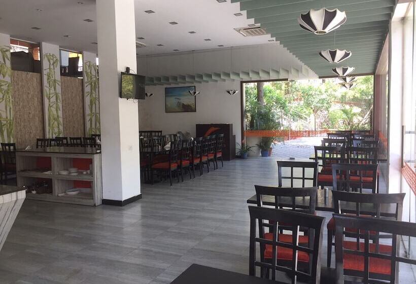 בית מלון כפרי Namami Ganges Resort