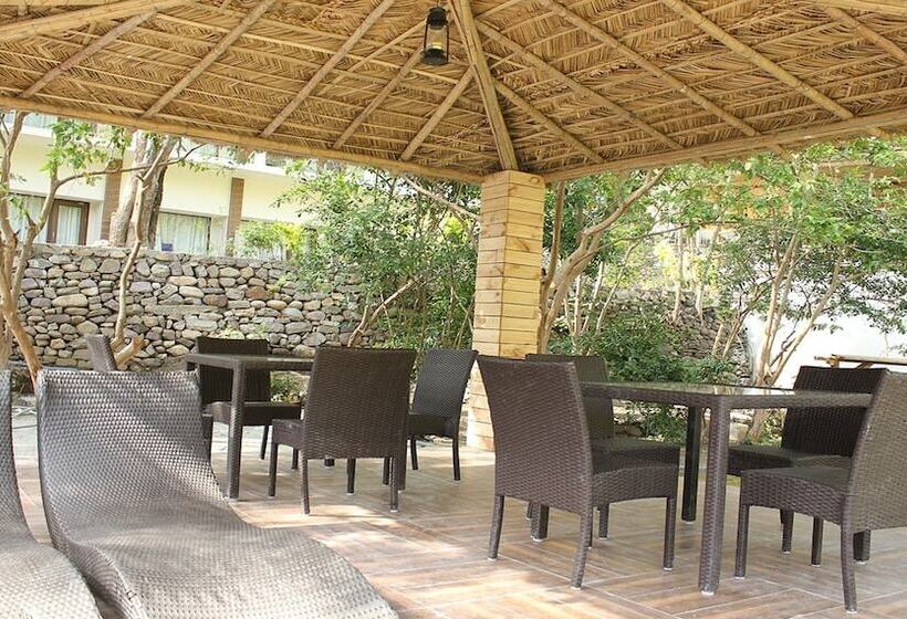 בית מלון כפרי Namami Ganges Resort