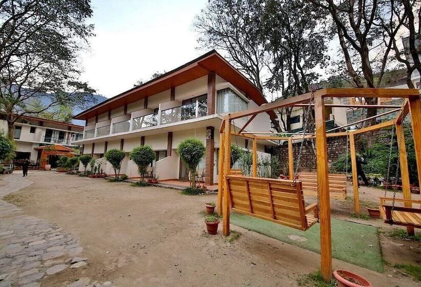 בית מלון כפרי Namami Ganges Resort