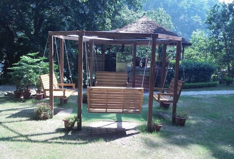 בית מלון כפרי Namami Ganges Resort
